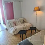 Tres Beau 아파트 아그