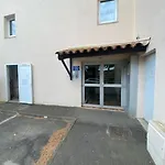 아파트 Tres Beau 아그